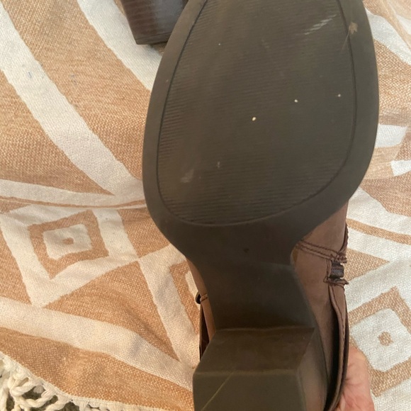 Brown Ankle Boots. 8.5 - Picture 4 of 4